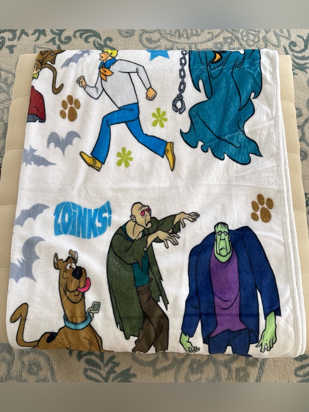 Scooby-Doo Plush Throw Blanket - White with Colorful Character Print